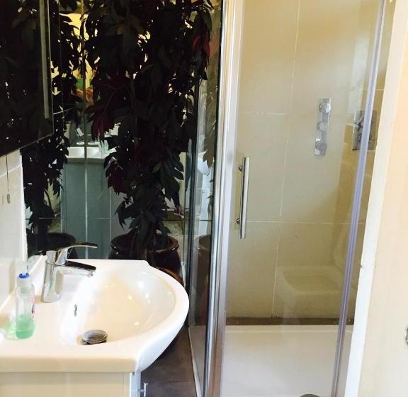 پانسیون Prince Arthur