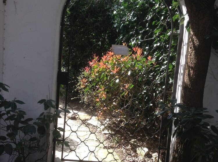 پانسیون Villa Des T