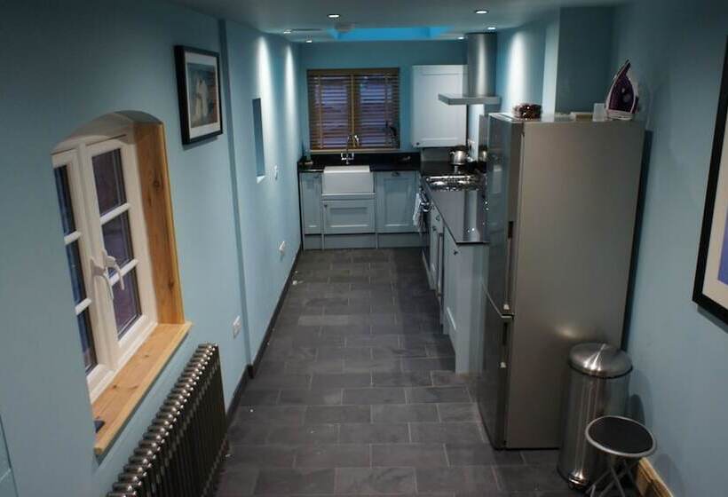 Simpsons Cottage   Grove Road Cottages