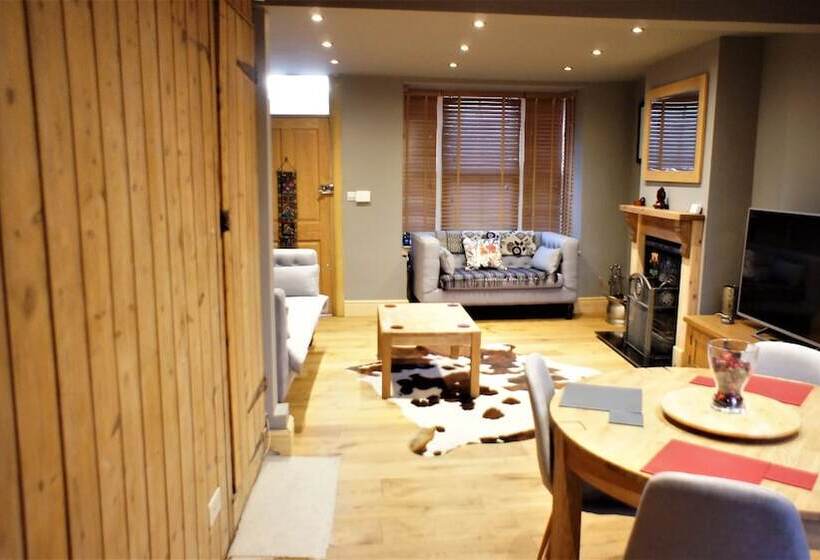 Simpsons Cottage   Grove Road Cottages