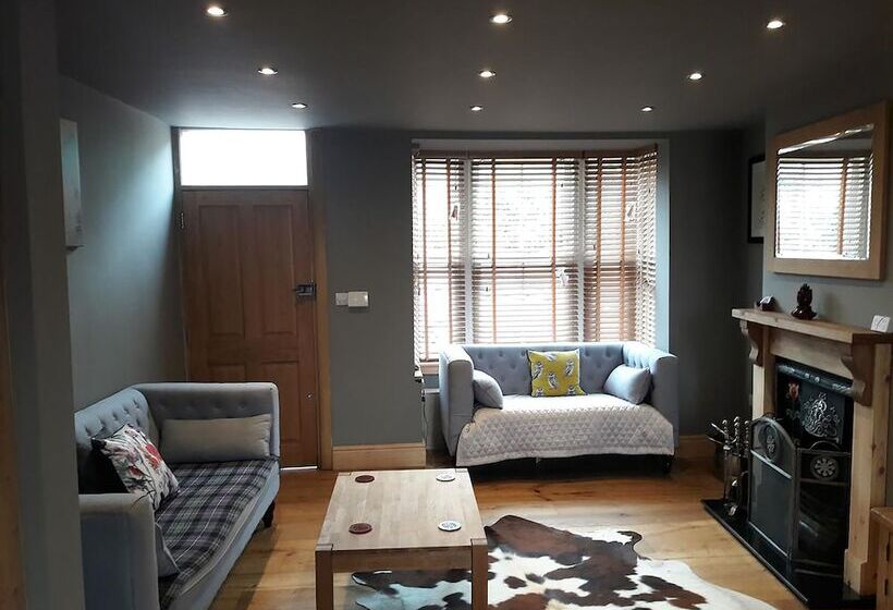 Simpsons Cottage   Grove Road Cottages