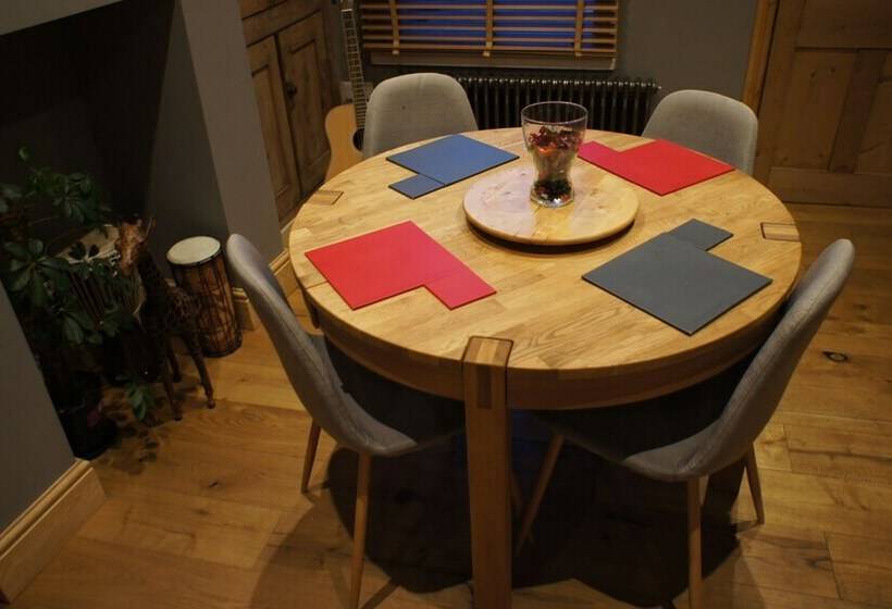 Simpsons Cottage   Grove Road Cottages