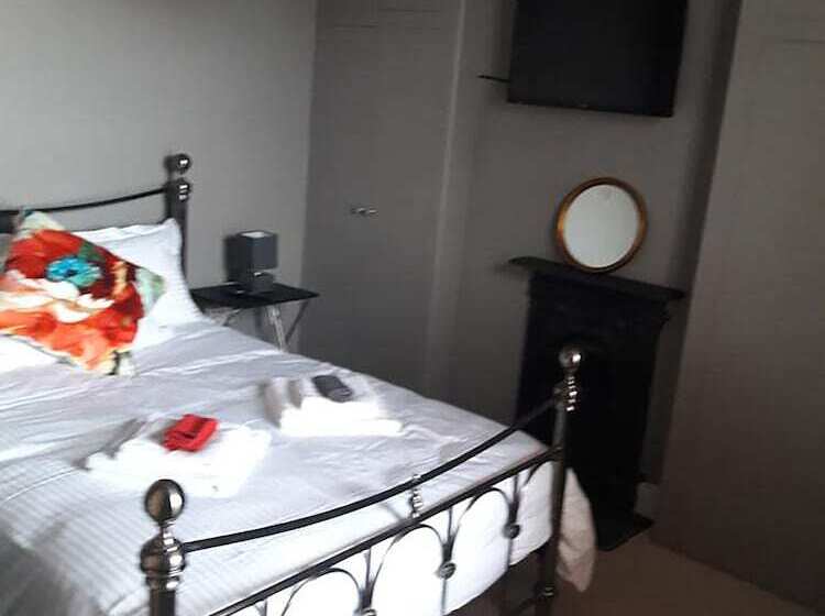 Simpsons Cottage   Grove Road Cottages