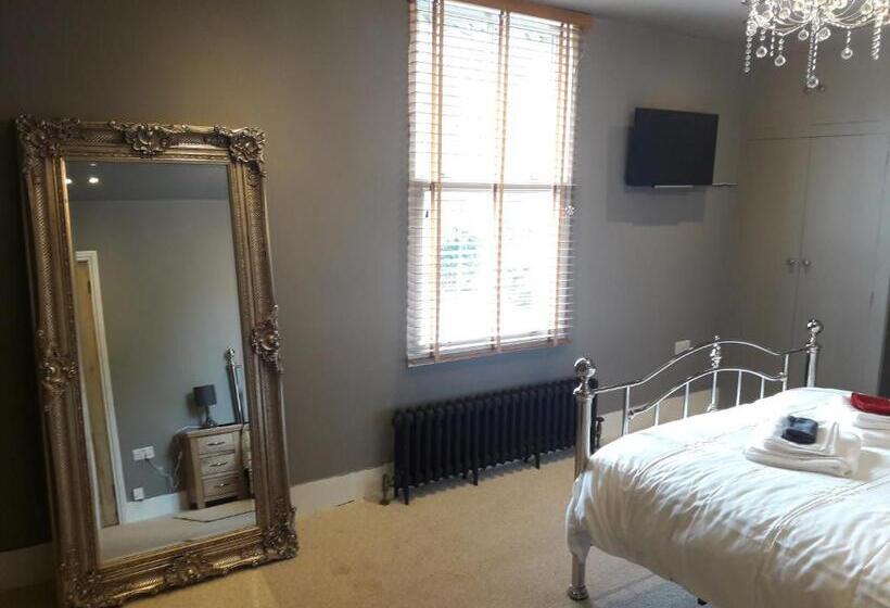 Simpsons Cottage   Grove Road Cottages