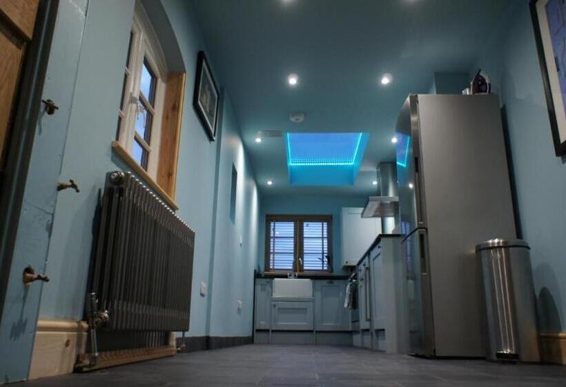 Simpsons Cottage   Grove Road Cottages