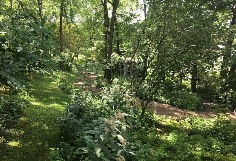 The Speckled Hen Inn B&b