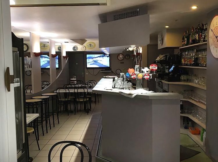 旅馆 Chambres Du Café Chez Fifi