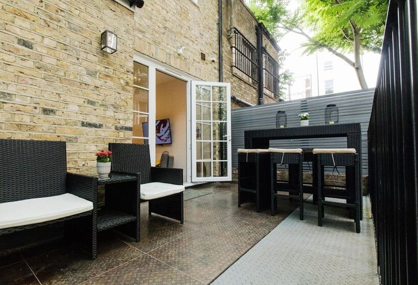 The Mornington Camden Female Only Hostel
