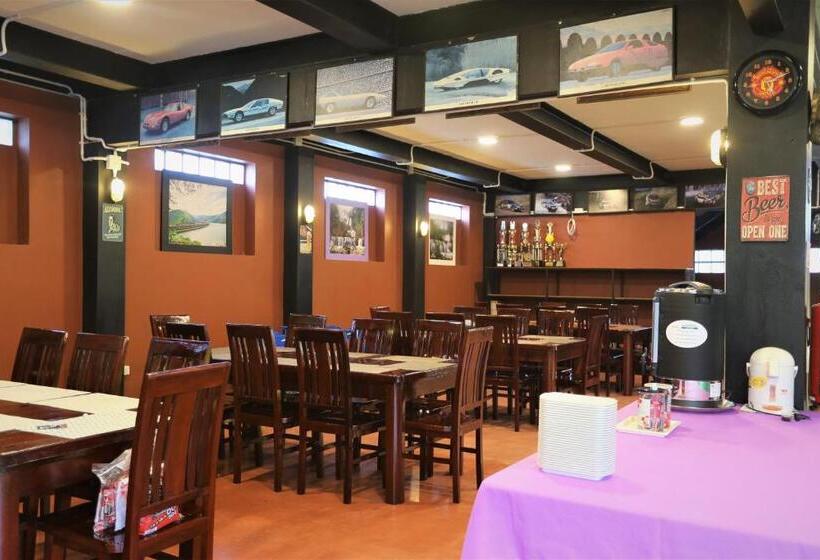 Baan Chang Hotel & Coffee House