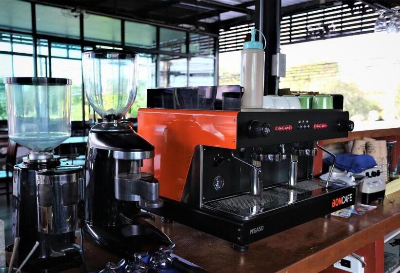 Baan Chang Hotel & Coffee House
