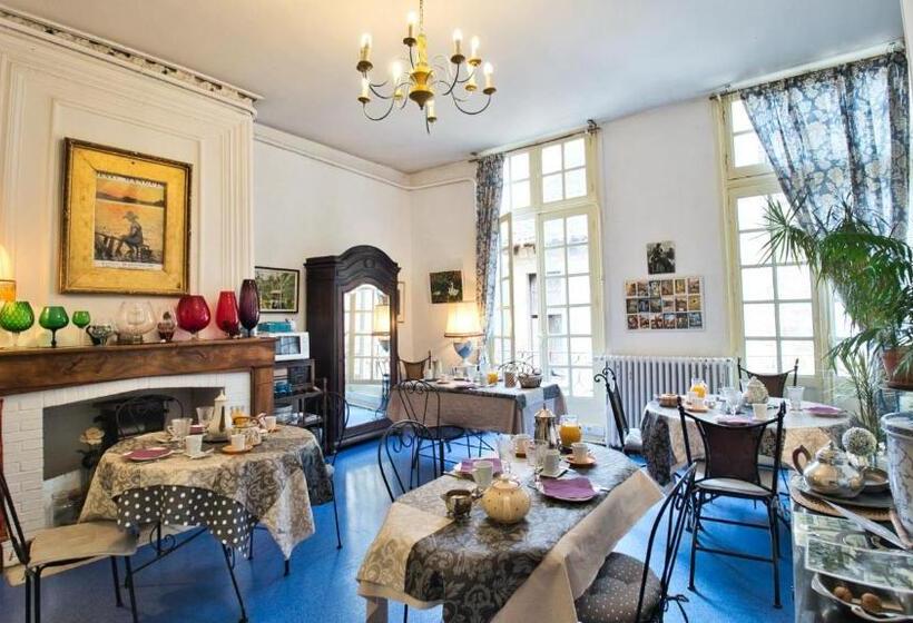 تختخواب و صبحانه La Maison Du Notaire Royal