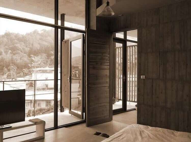 تختخواب و صبحانه One House