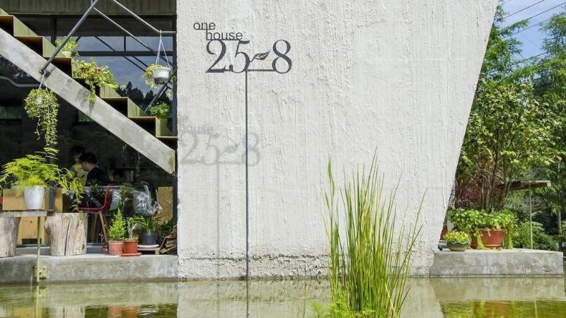 تختخواب و صبحانه One House