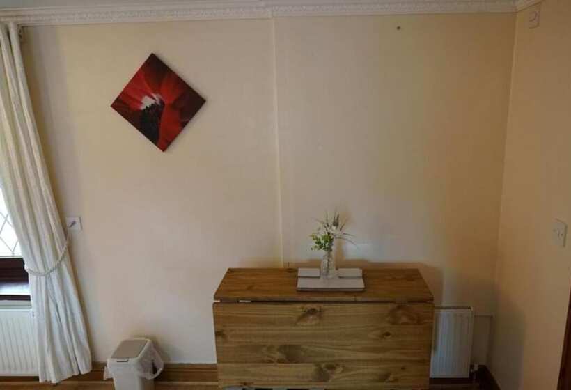 مبيت وإفطار Pentre Riding Stables