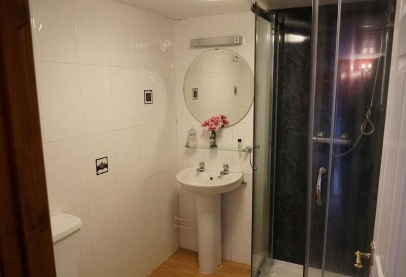 مبيت وإفطار Pentre Riding Stables