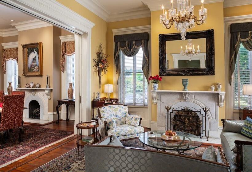 住宿加早餐  The Inn On West Liberty