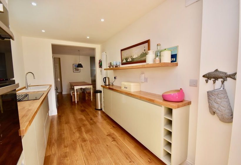 Blackberry Cottage  Bembridge