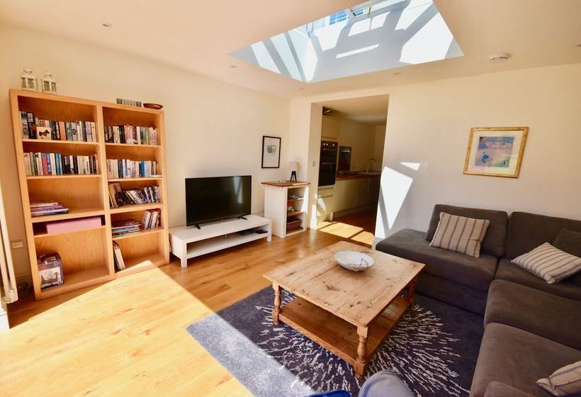 Blackberry Cottage  Bembridge