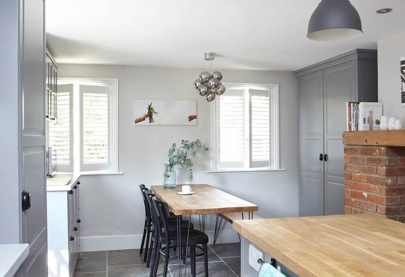 Gothic Cottage  Ryde