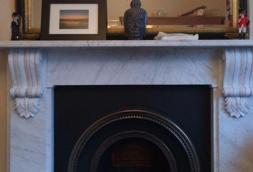 Hillcrest House Bed & Breakfast