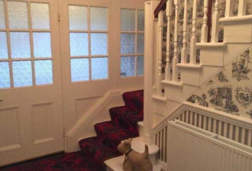 Hillcrest House Bed & Breakfast