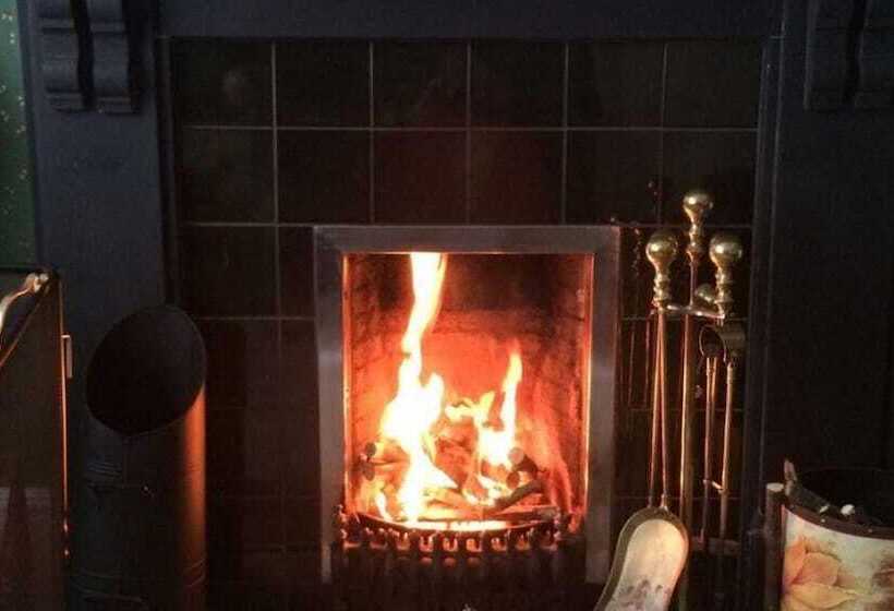 Hillcrest House Bed & Breakfast