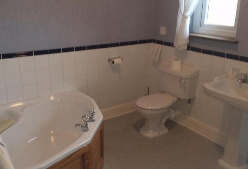 Hillcrest House Bed & Breakfast