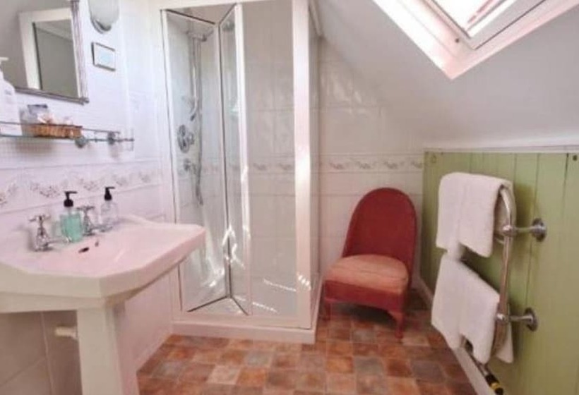 Hillcrest House Bed & Breakfast