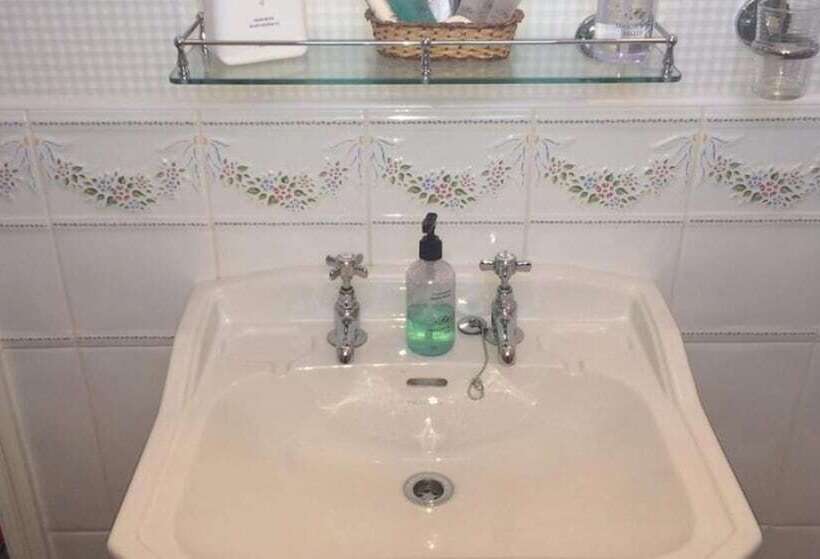 Hillcrest House Bed & Breakfast