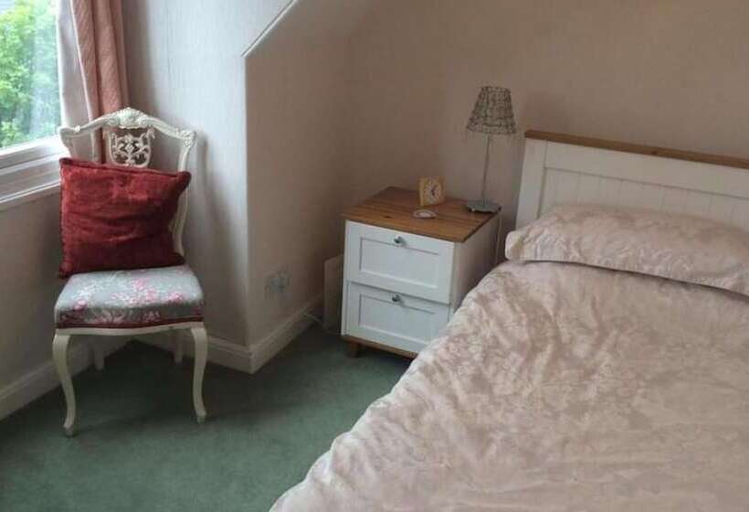 Hillcrest House Bed & Breakfast