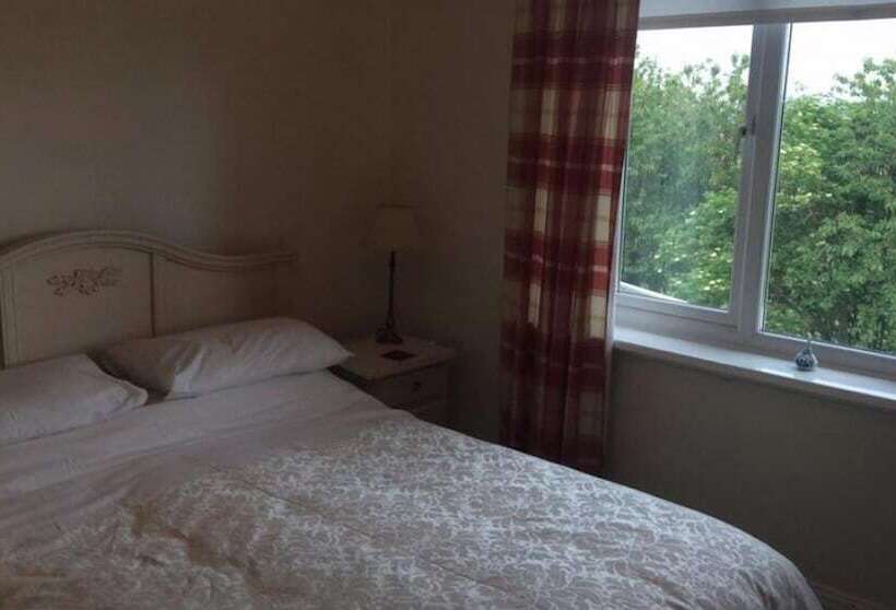 Hillcrest House Bed & Breakfast