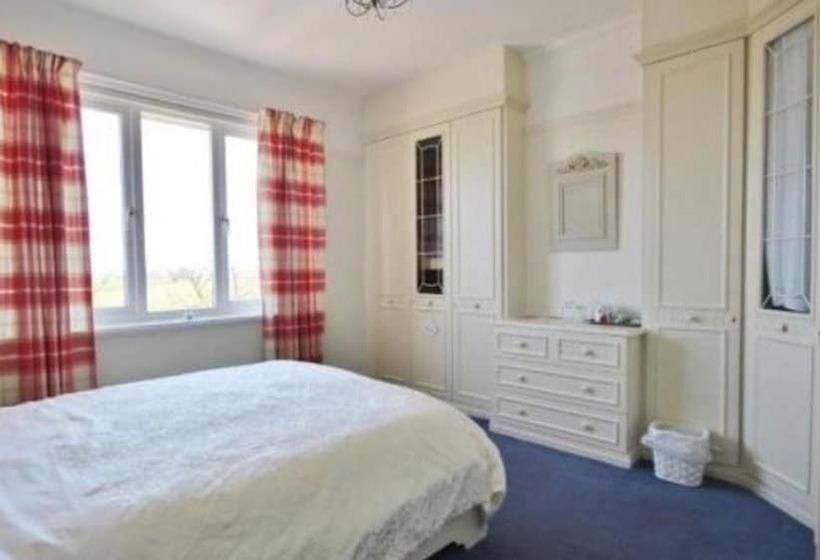 Hillcrest House Bed & Breakfast