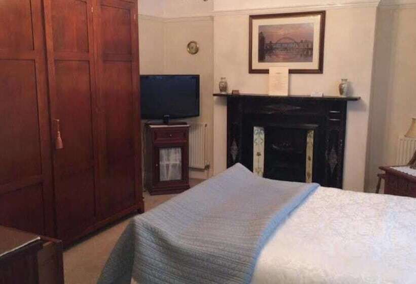 Hillcrest House Bed & Breakfast