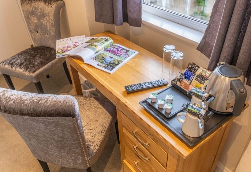 여관 Rose And Crown Bath