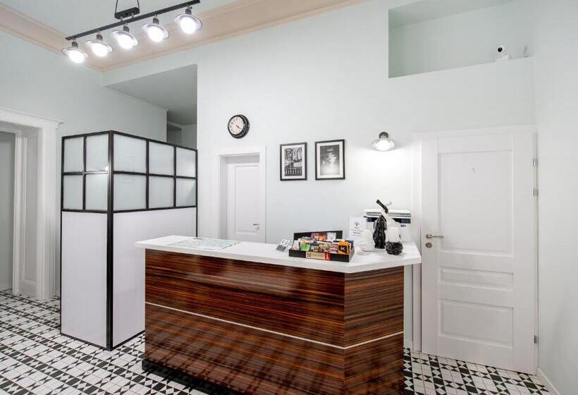 هتل Art Deco Central Rooms