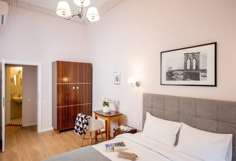 هتل Art Deco Central Rooms