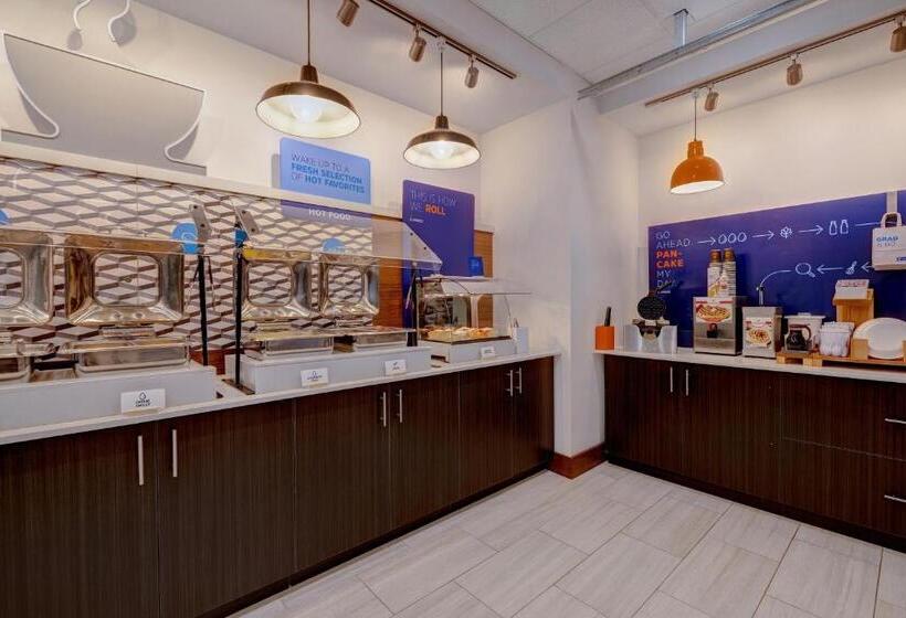 فندق Holiday Inn Express & Suites   Brighton, An Ihg