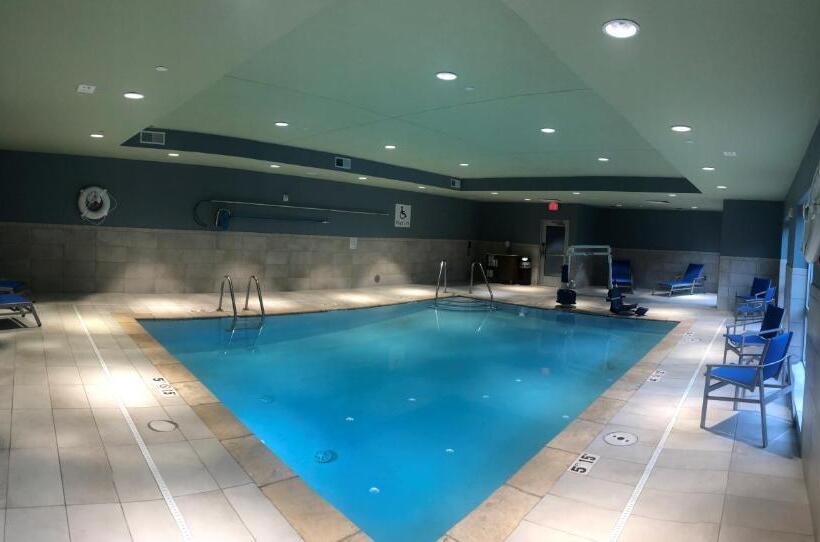 Отель Holiday Inn Express & Suites Warrensburg North, An Ihg