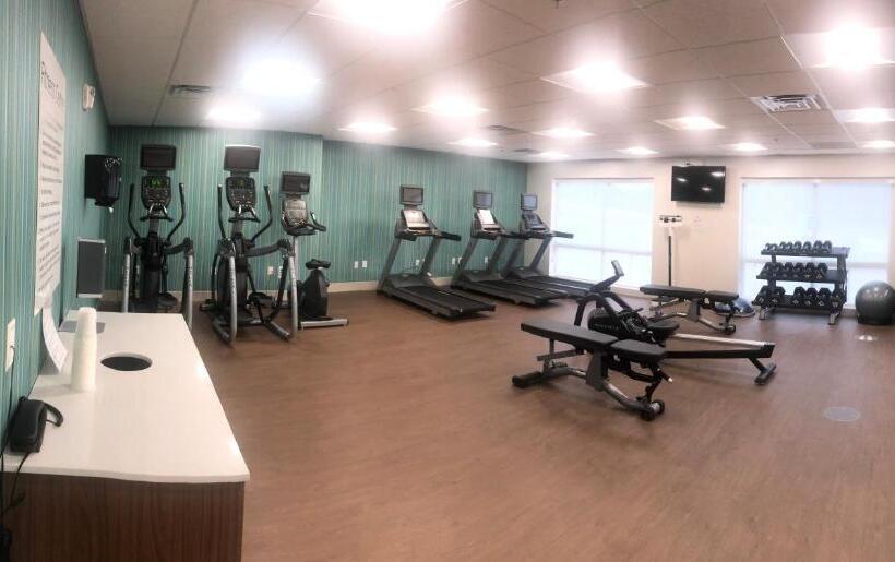 Отель Holiday Inn Express & Suites Warrensburg North, An Ihg