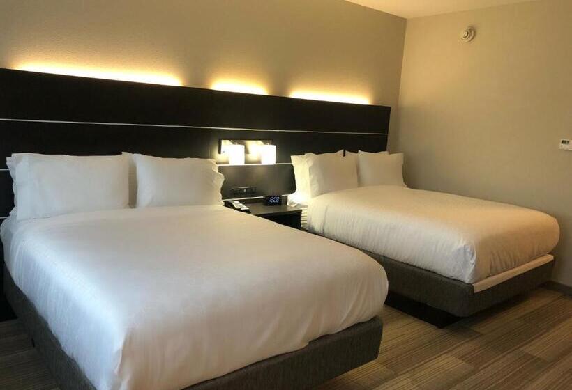 Отель Holiday Inn Express & Suites Warrensburg North, An Ihg
