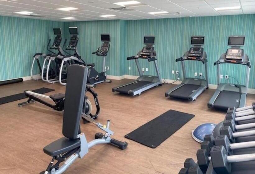 Отель Holiday Inn Express & Suites Warrensburg North, An Ihg