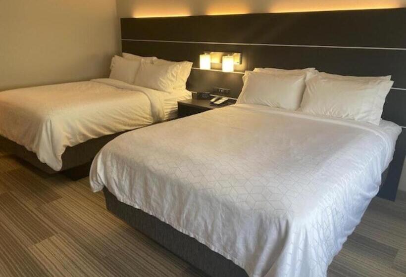 Отель Holiday Inn Express & Suites Warrensburg North, An Ihg