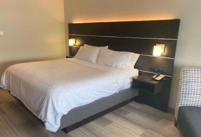 Отель Holiday Inn Express & Suites Warrensburg North, An Ihg