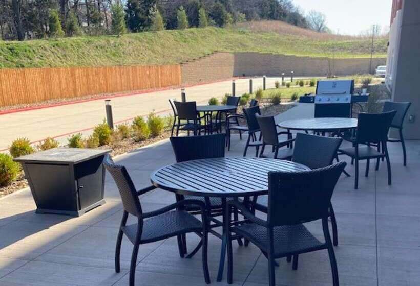 Отель Holiday Inn Express & Suites Warrensburg North, An Ihg