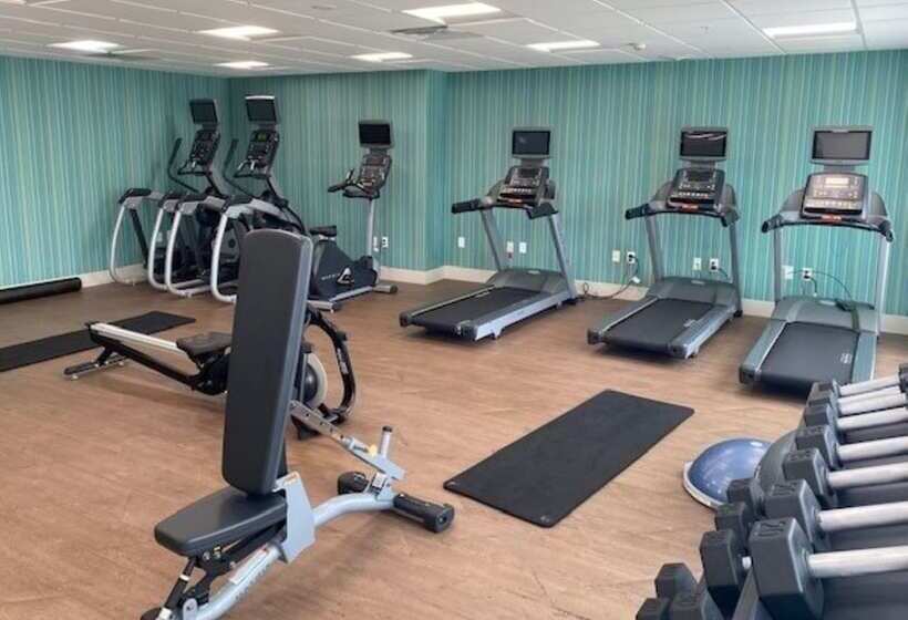 Отель Holiday Inn Express & Suites Warrensburg North, An Ihg