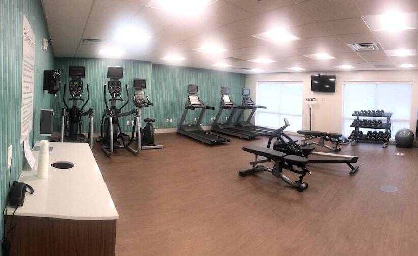 Отель Holiday Inn Express & Suites Warrensburg North, An Ihg