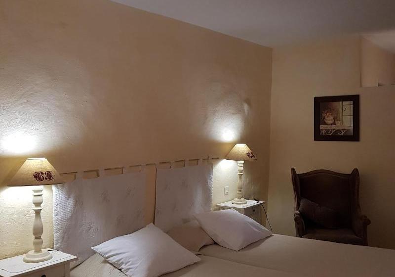 Отель Hôtel Guilhaume D Orange