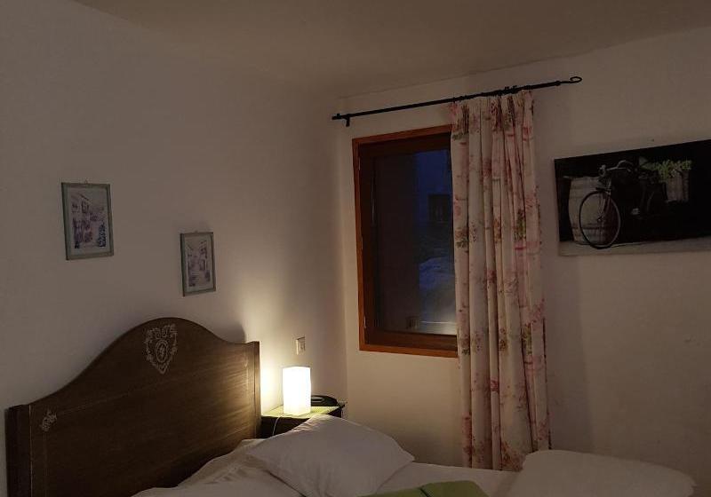 Отель Hôtel Guilhaume D Orange