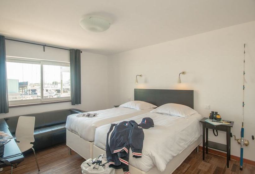 호텔 Hôtel Les Trois Voiles