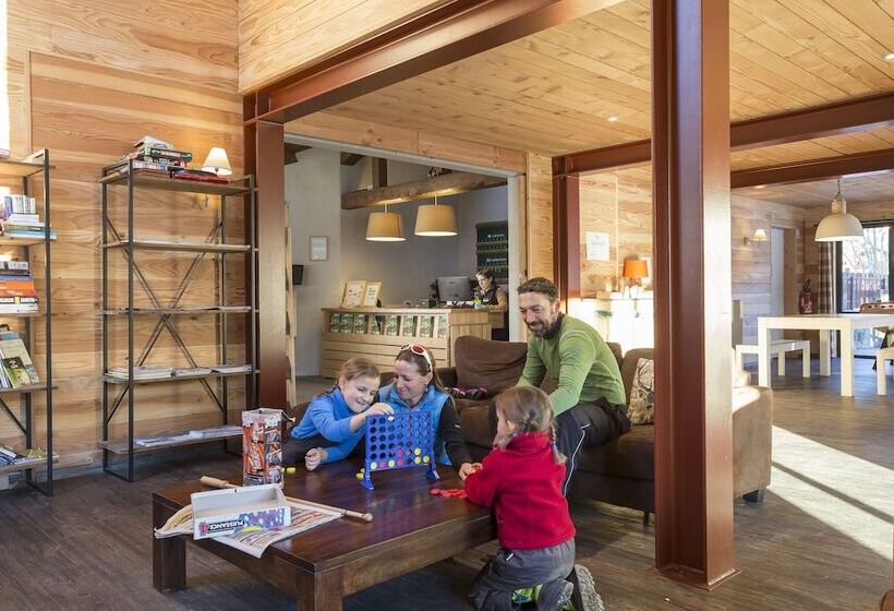 Отель Huttopia Bourg St Maurice